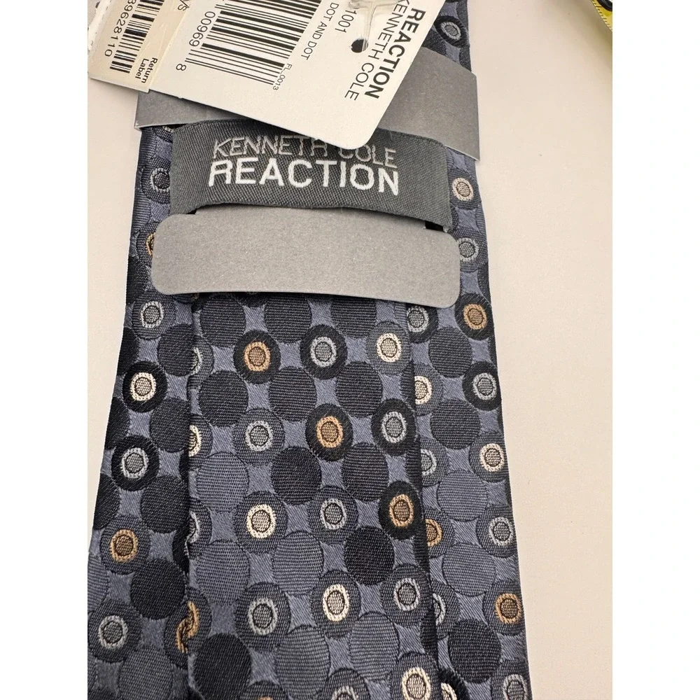 New Kenneth Cole Reaction Blue Gray Geometric Dot Silk Tie NWT 3.5